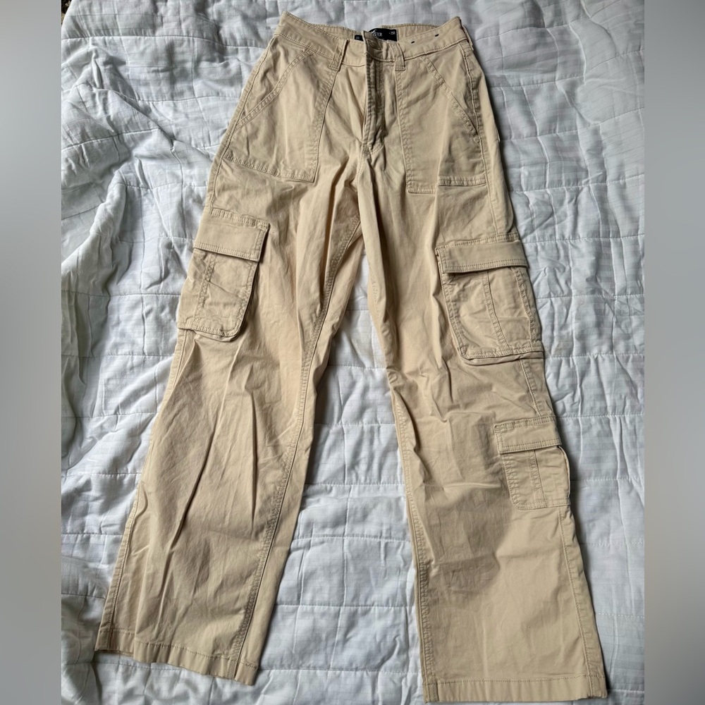 Hollister Ultra High-Rise Baggy Khaki Cargo Pants